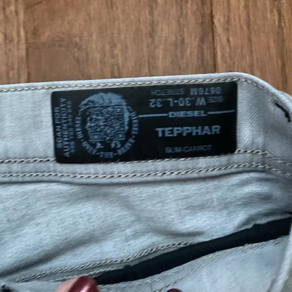 Authentic Diesel DNA F/W 2016 0676M Stretch Tepphar Slim Carrot Fit Jeans - Picture 2 of 14